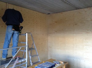 Het betimmeren van het atelier