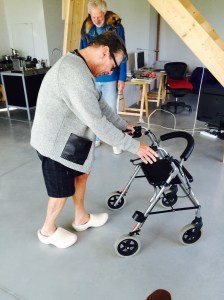 Henk op zijn nieuwe klompen